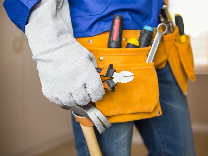 close-up-of-handyman-in-tool-belt-in-a-new-house-1.jpg